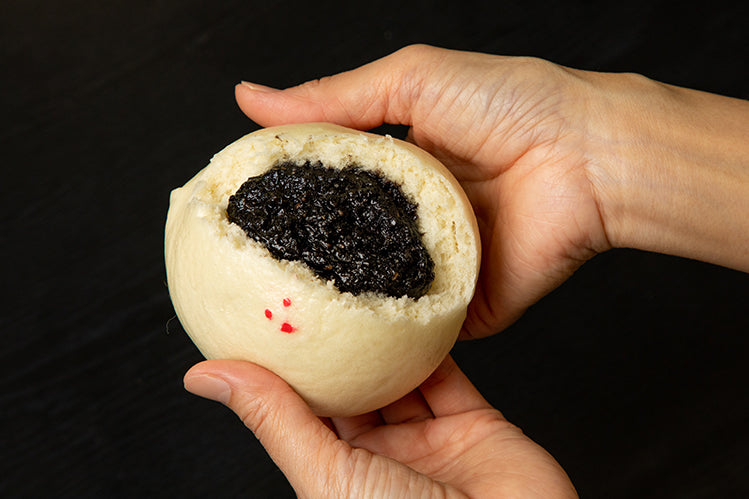 金豚シリーズ 黒ごまあんまん(1個入り)